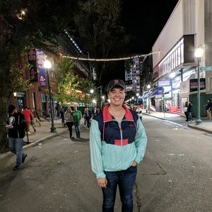 Meet your Posher, Claire